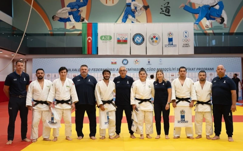 Uluslararası Judo Federasyonu Akademisi'nin judo antrenörlüğü sertifika programı mezunlarına sertifikaları takdim edildi