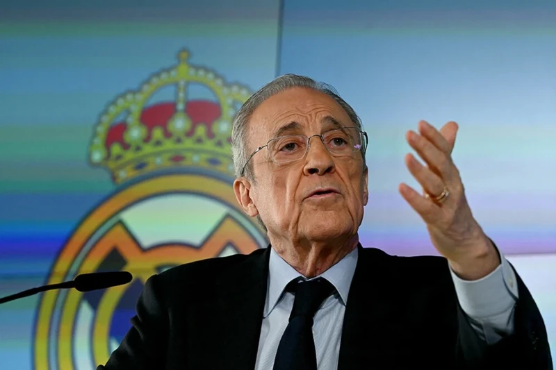 Real Madrid azarkeşləri Peresə qarşı pankart qaldırdı, prezident onlarla mübahisə etdi - FOTO