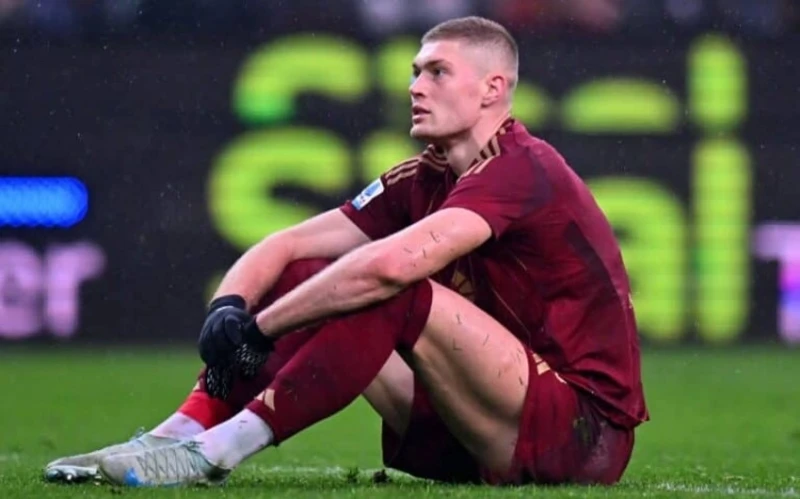 Roma puts Artem Dovbyk up for sale