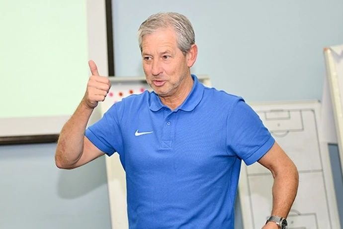 Frank De Blekere Misli Premyer Liqasının X turundakı mübahisəli epizodlarla bağlı hakimlərin qərarlarını dəstəkləyib