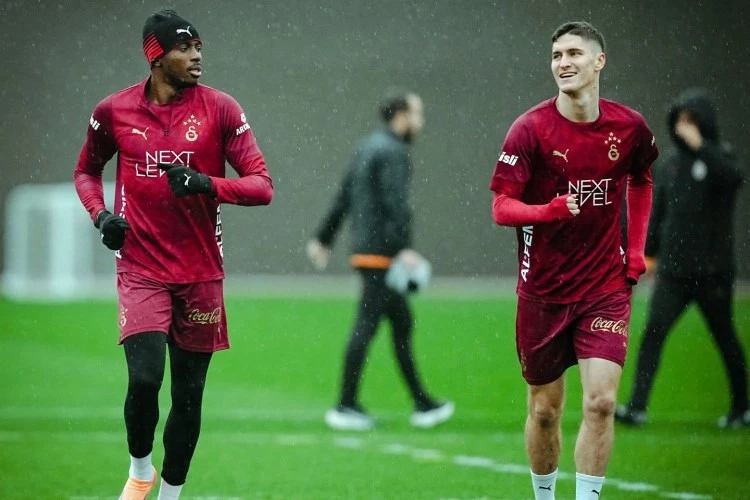 Galatasaray'da 3 oyuncu Fenerbahçe derbisi öncesi takıma döndü