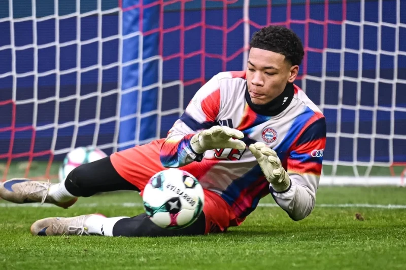 Goalkeeper crisis at Bayern: 16-year-old Prescott could debut in the Champions League