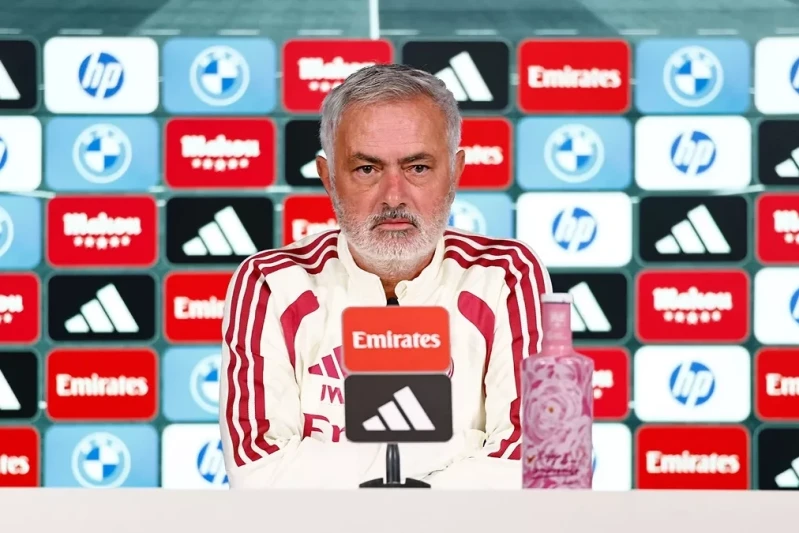 Mourinyo El-Klasiko öncəsi “Barselona”ya söz atdı: “Bizi də bezdirən şeylər var”