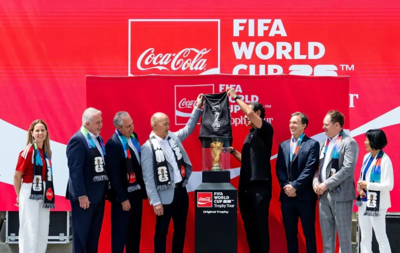 Futbol üzrə dünya çempionatının kuboku Torontoda nümayiş olunub