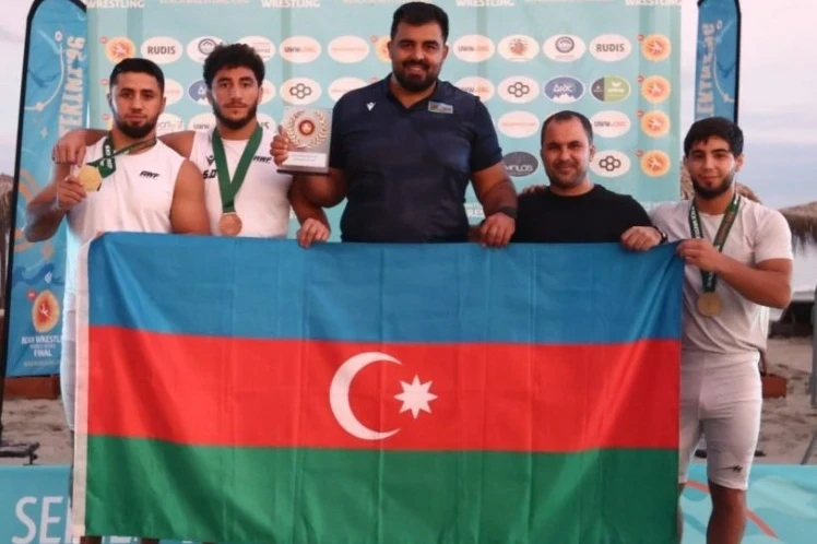 Azərbaycan çimərlik güləşində iki qızıl üç bürünc medal qazandı, tarixdə ilk dəfə dünya çempionu oldu