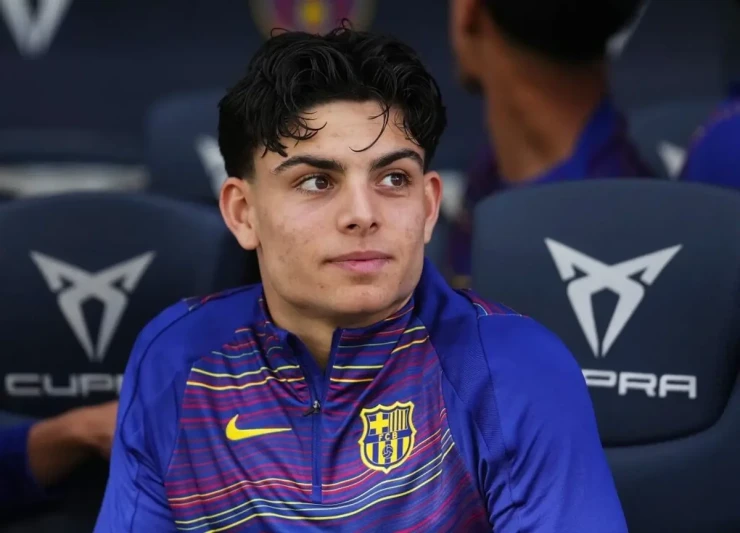 Barcelona müdafiəçisi Xavi Esparta ilə müqaviləsini 2030-cu ilə qədər uzatdı