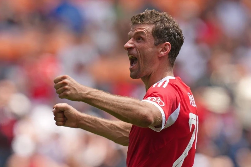 Thomas Müller hayır amaçlı hatıra eşyalarını açık artırmaya çıkardı
