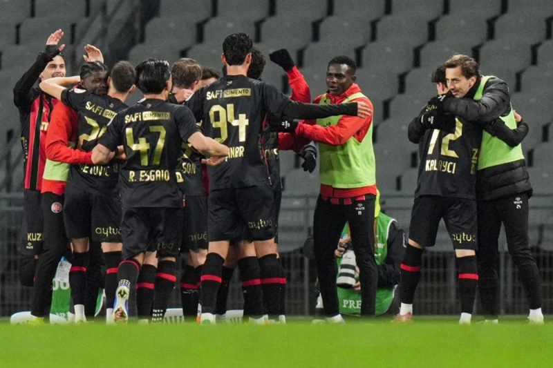 Fenerbahçe, Fatih Karagümrüke Mağlup Oldu, Şampiyonluk Şansını Kaybetti