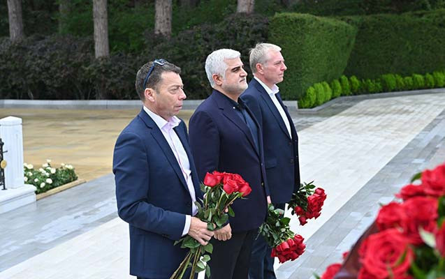 Böyük Britaniya Lordları Fəxri Xiyabanı Ziyarət ediblər