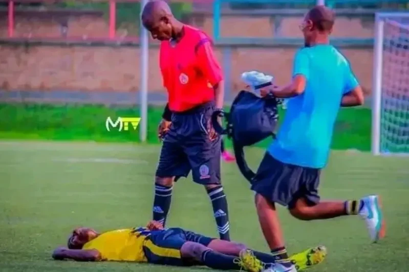 Burundidə futbolçu matç zamanı dəmir pul udub vəfat edib