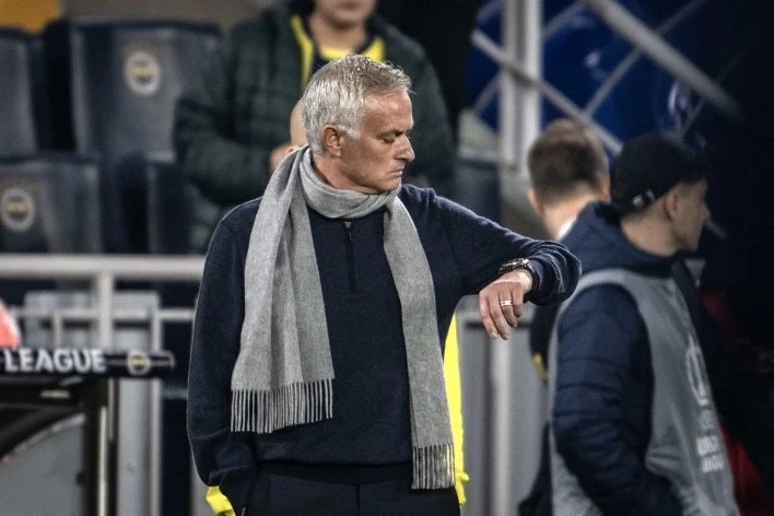 Mourinyo Fənərbaxçadan ayrılıb İngiltərəyə qayıdır?