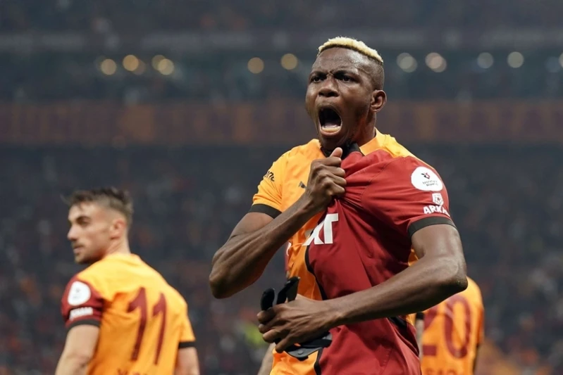 Viktor Osimhen zədədən sonra Qalatasarayın heyətinə qayıdıb