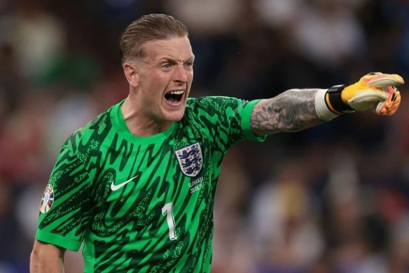 Cordan Pikford Evertonla müqaviləsini uzadır
