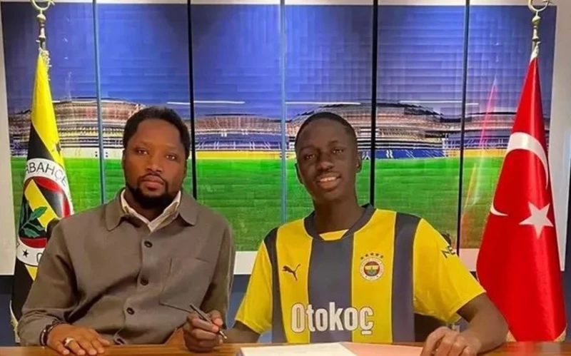 Fənərbağça Abdu Aziz Fall ilə müqavilə imzalayıb