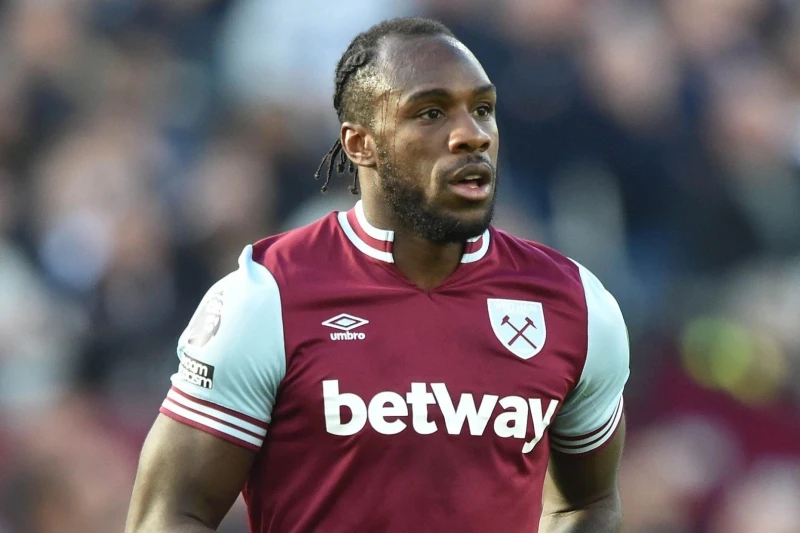 Antonio: Klublar futbolçulara ət kimi baxır