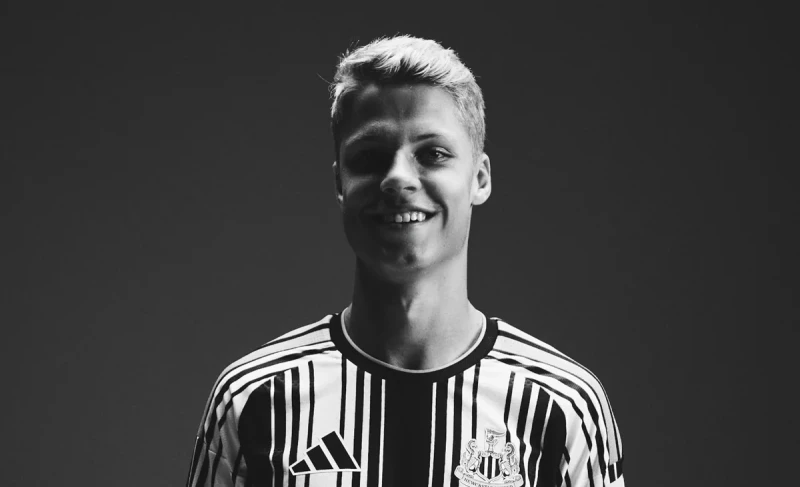 İngiltərənin Nyukasl klubu Ayaksın futbolçusu Şon Styoru heyətinə qatıb