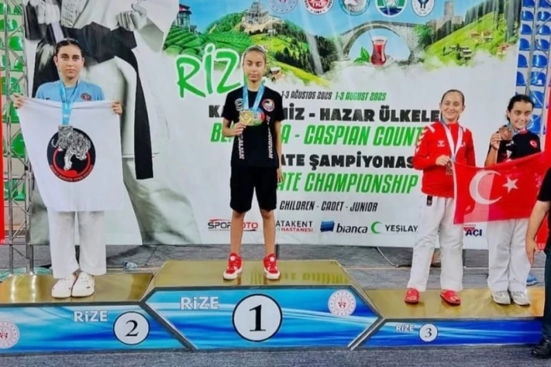 Azerbaycanlı karateci Fatma Bağırzade Türkiye'deki yarışmada şampiyon oldu