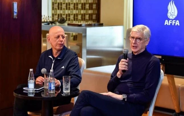 Arsen Venger Bakıda AFFA təşkilatçılığı ilə ümumiyyətlə məşqçilər üçün master-klassda iştirak edib
