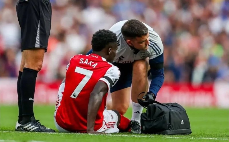 Bukayo Saka dört hafta sahalardan uzak kalacak