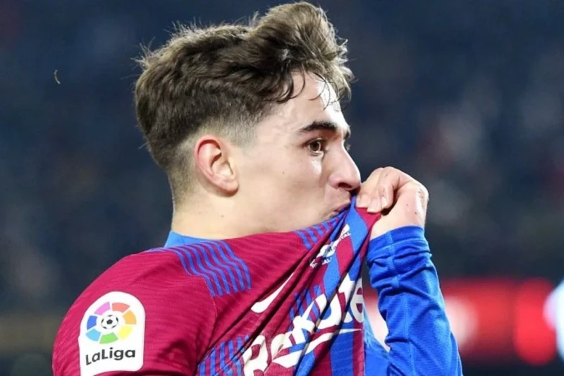 Gavi, Luis Enrique'yi dünyanın en iyi teknik direktörü olarak adlandırdı