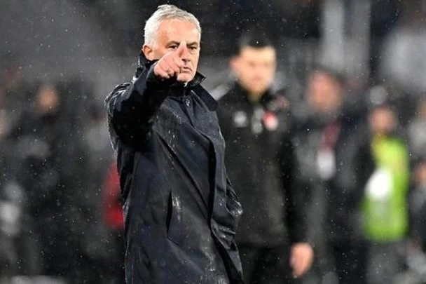 Mourinyo: "Fənərbaxçanın 35 milyon məşqçisi var"