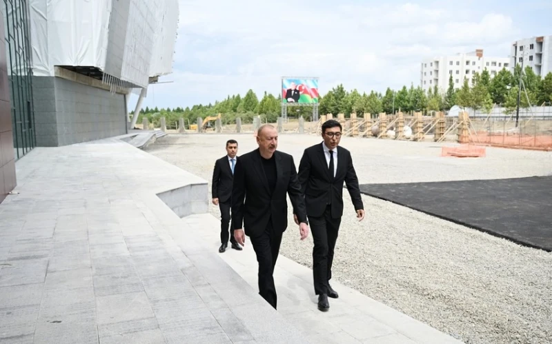 İlham Əliyev Yevlax Olimpiya İdman Kompleksində görülən işlərlə tanış olub