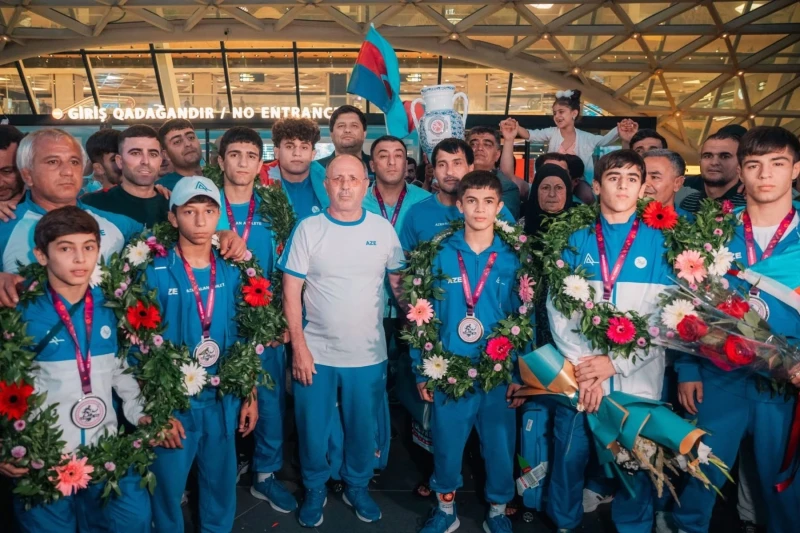 U-15 Avropa Çempionatının Qalibi Güləşçilərimiz Vətənə Qayıtdı - FOTO