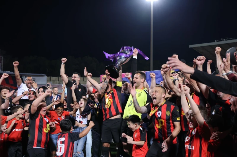 Ardıcıllıqla 3-cü, cəmi isə 11-ci çempionluq