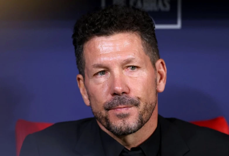 Simeone İngiltərə mətbuatının hədəfində