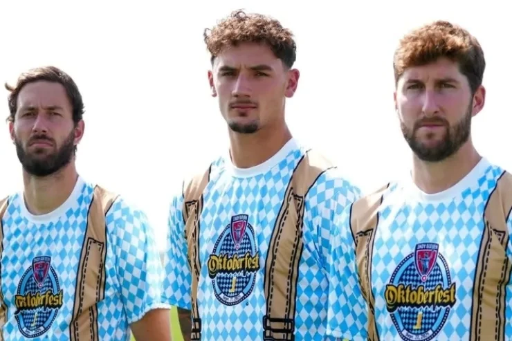 İndi-Eleven futbol klubundan pivə forması