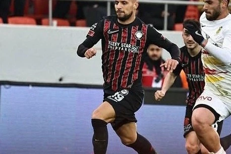 Coşqun Diniyev yeni klubunda debüt oyununda 2 qol vurdu