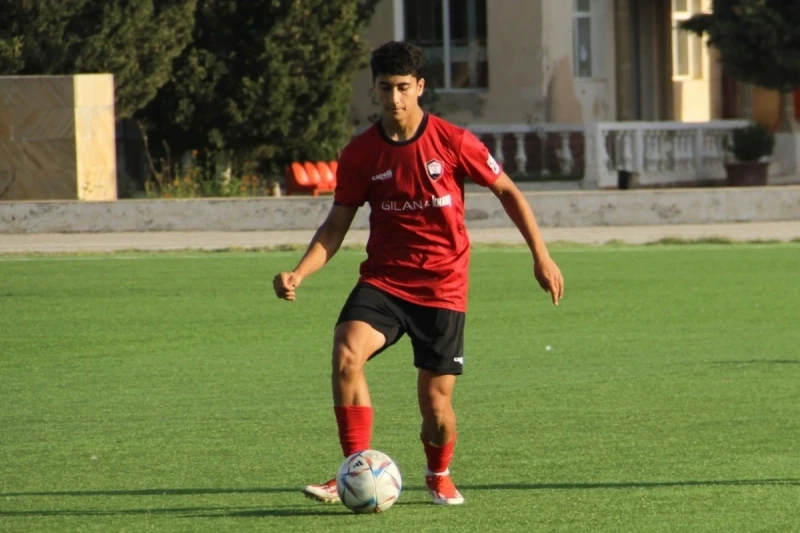 Azərbaycan millisinin gənc futbolçusu: "Əsas hədəfim Avropa klublarında çıxış etməkdir"