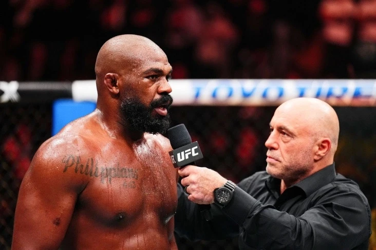 Fanat sabiq MMA çempionu Con Consun portretini ayağına döydürdü