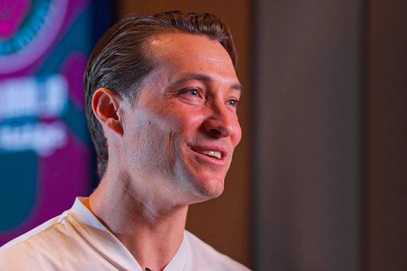 Əl Xulud rəhbəri Salahın yaşını bəhanə edərək Vinisiusa üstünlük verdi