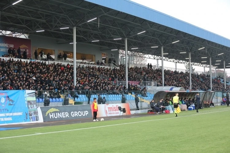Turan Tovuzdan azarkeşlərə jest