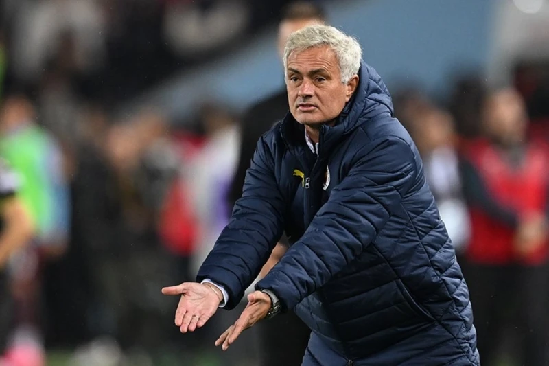 Mourinyo: “Mənə hekayənin yarısını danışıblar”