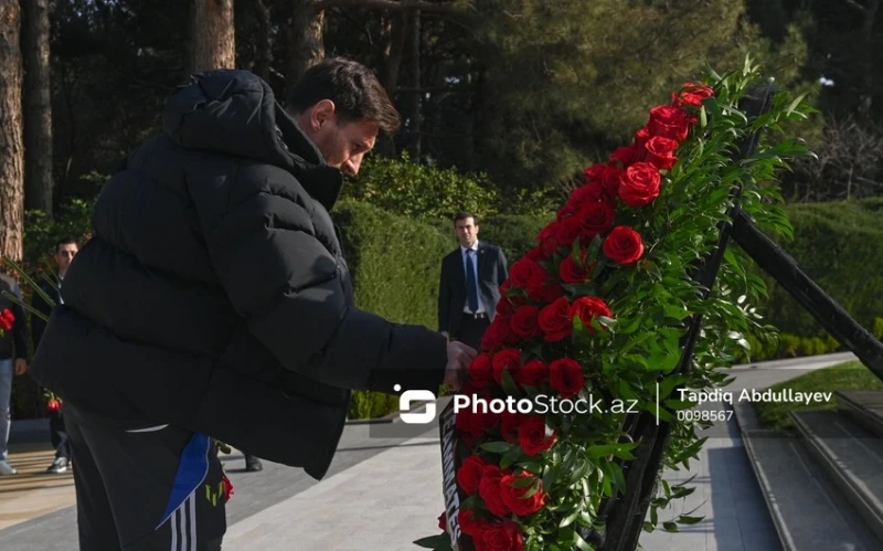Lionel Messi Ulu Öndər Heydər Əliyevin məzarını ziyarət edib