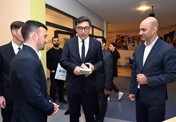 Qara Qarayev kitabının təqdimatı Avropa Azərbaycan Məktəbində keçirildi