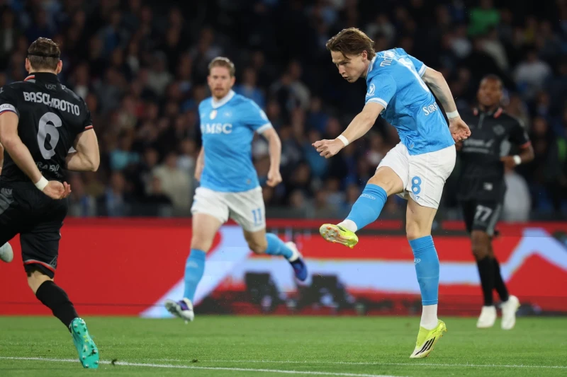 Napoli Kremonezeni darmadağın etdi: 4-0 - VİDEO