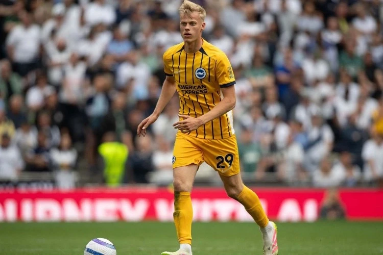 Hollandalı stoper Jan Paul van Hecke, Tottenham'a transfer olabilir