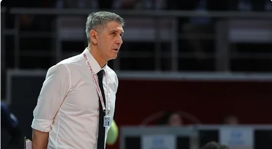 Fənərbaxça voleybol komandasının baş məşqçisi Slobodan Kovaçla yollarını ayırdı