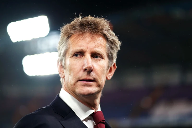 Edvin van der Sar Senne Lamens haqqında danışdı