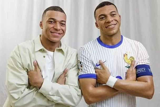 Mbappe heykəlini gördü, təəccübləndi