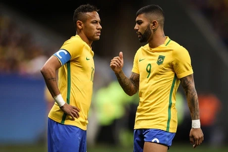 Santos iki hücumçu transferini eyni gündə elan edə bilər