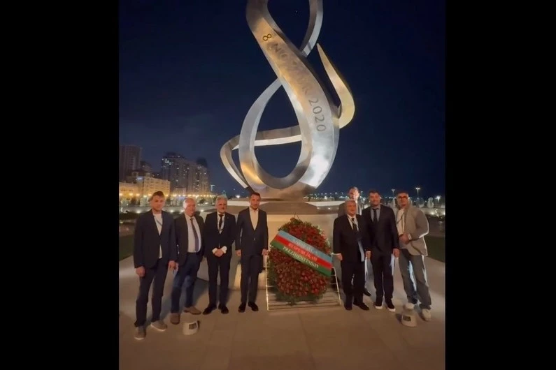 Barselonanın prezidenti Zəfər parkını ziyarət edib