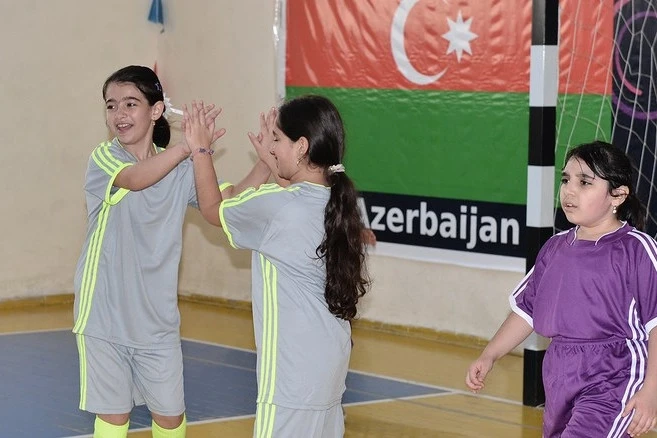 Məktəbli Qızlar turnirinə start verildi: 7-9 yaşlı qızlar arasında futbol yarışı başlayıb