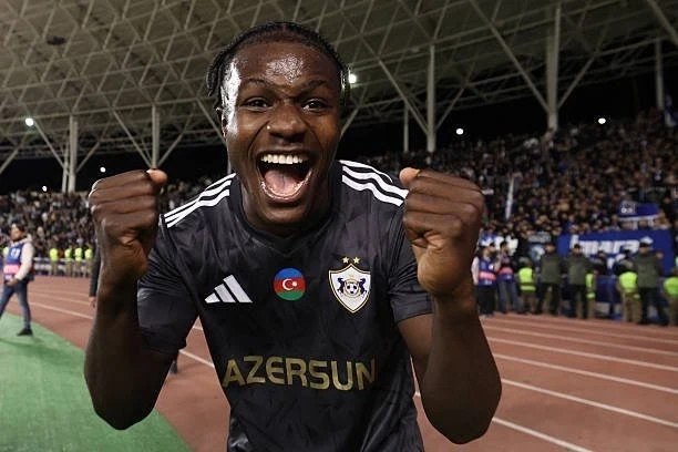 Emmanuel Addai Bolonyaya keçməyə yaxındır