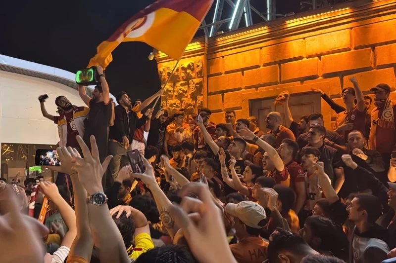 "Qalatasaray"ın çempionluğu Bakıda da böyük sevinclə qeyd olundu - VİDEO