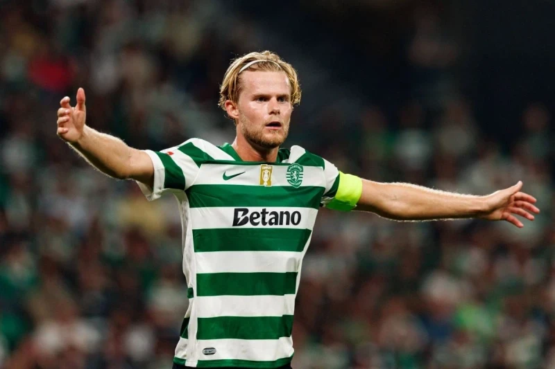 Mançester Yunayted Morten Hulmandı transfer etməyə çalışır