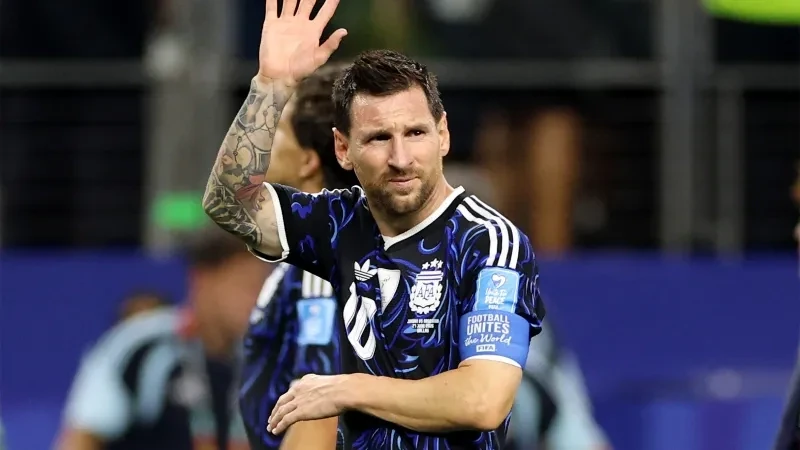 Lionel Messi 71-ci dəqiqədə penaltı qol və iki məhsuldar ötürməylə yadda qaldı